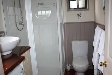 Private Seaside Couples Hideaway Villa Kaka Point Luaran gambar