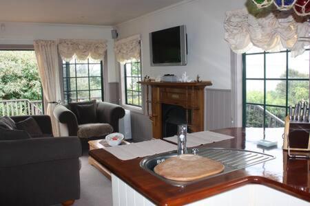 Private Seaside Couples Hideaway Villa Kaka Point Luaran gambar